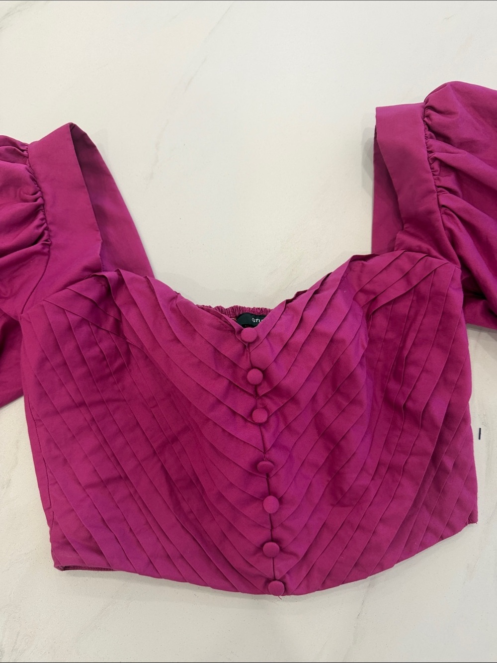 Pleated Magenta Puff-Sleeve Crop Top - Picture 3 of 7